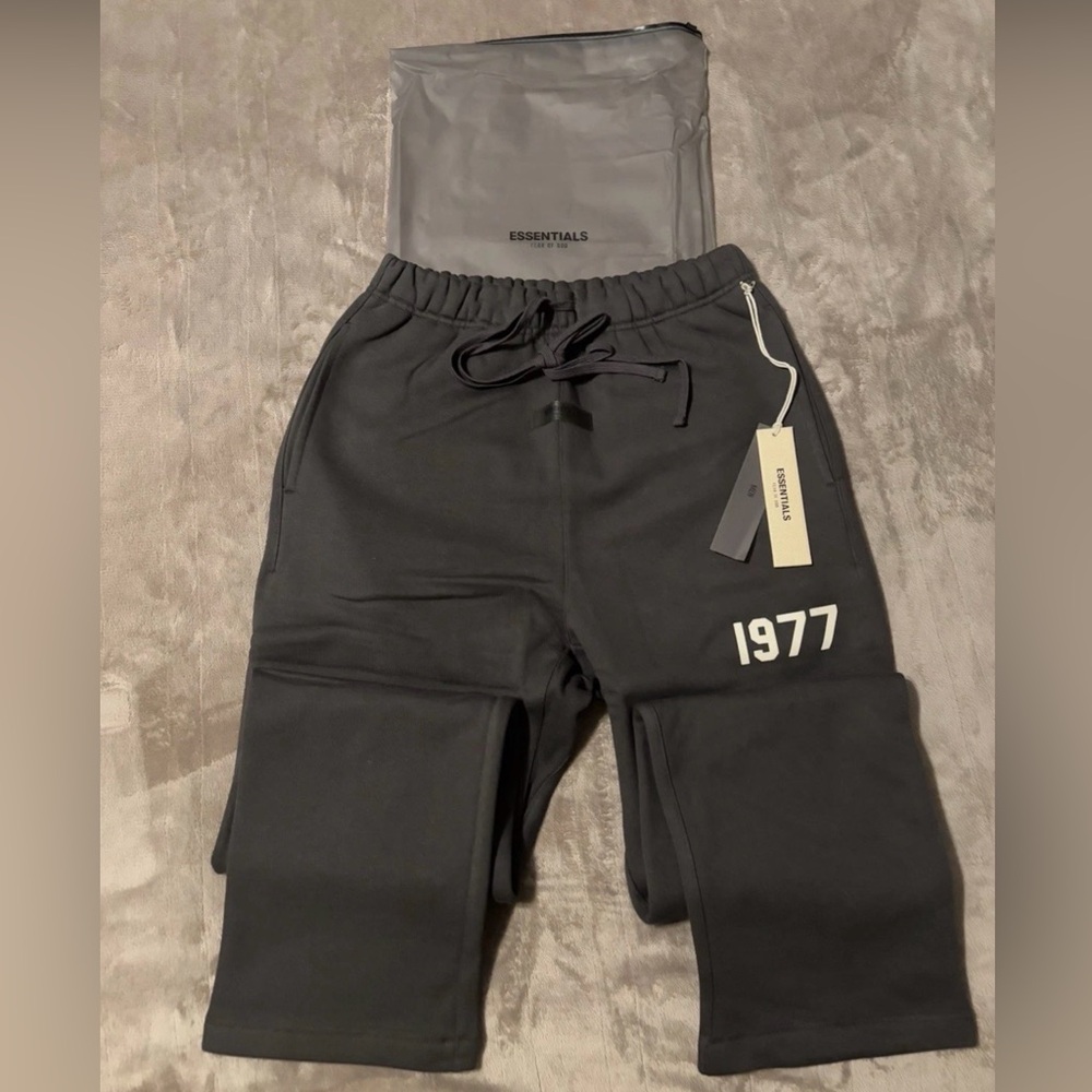 NEW Fear of God Essentials Iron 1977 Relaxed Sweatpants 100% Authentic